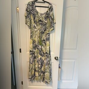 Gorgeous leaf print maxi dress